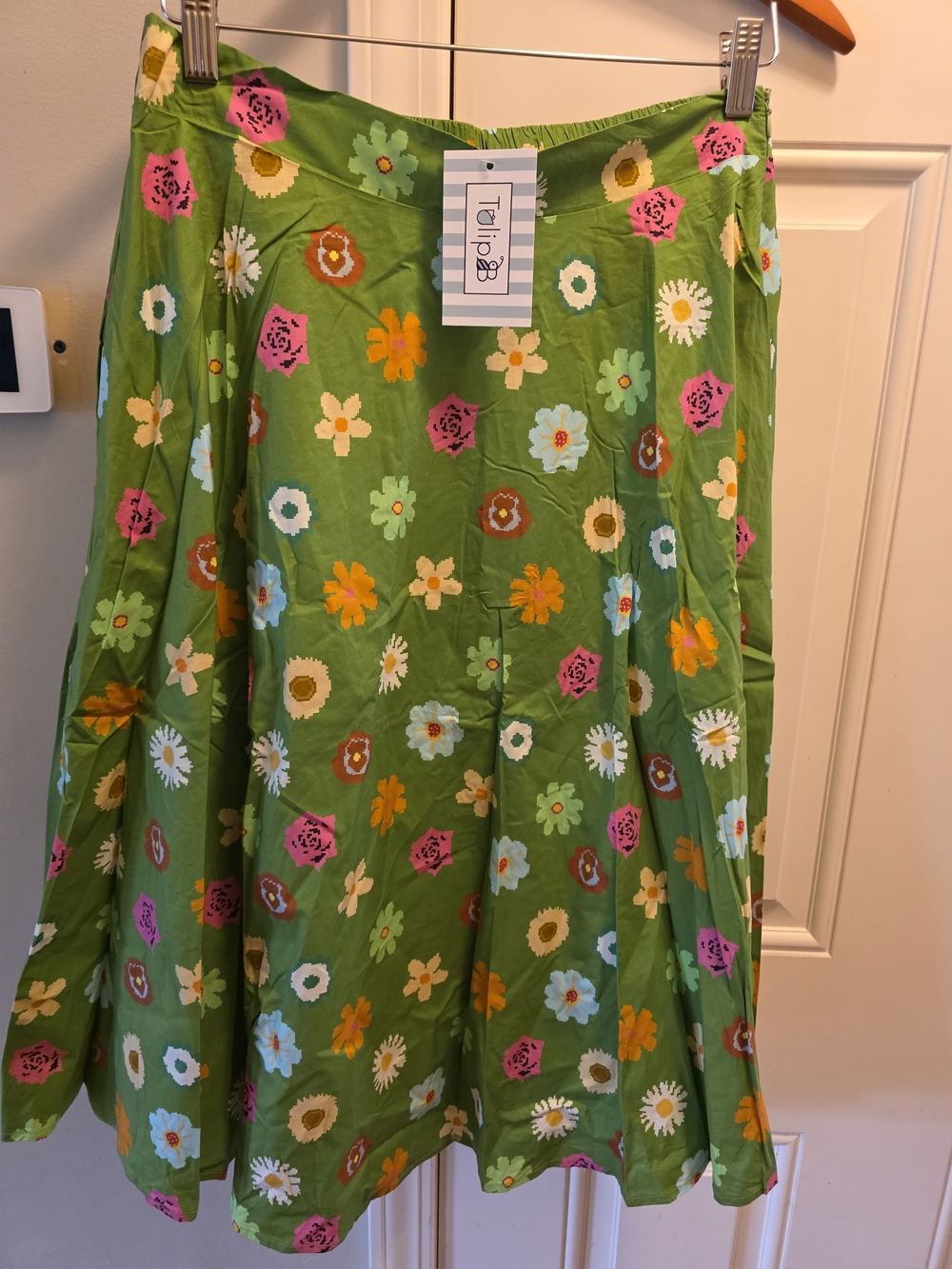 Tulip B NWT Green Floral A-Line Midi Lined Skirt with Pockets Size Large - Picture 3 of 4